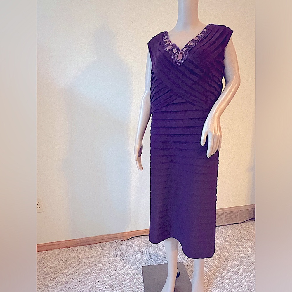 Pleated fabric, pretty fall color, quality structure